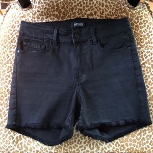 Buffalo Mid Rise Stretch Shorts  Black   EUC